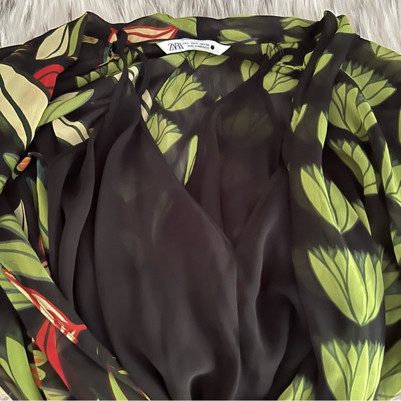 Green Multi Colored Flowing Dress - Picture 4 of 8